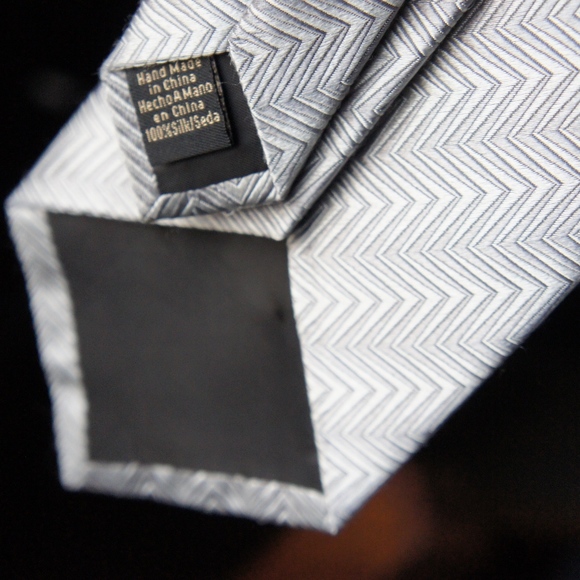 Van Heusen Tie - Picture 5 of 5